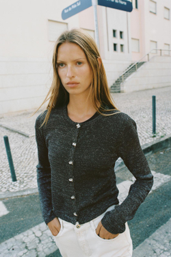 ZARА КАРДИГАН С МЕТАЛЛИЗИРОВАННОЙ НИТЬЮ И ПУГОВИЦАМИ, ТЕМНОЕ СЕРЕБРО