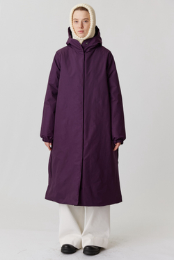 Зимнее пальто миди фиолетового цвета