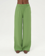 Широкие брюки с эластичным поясом из модала