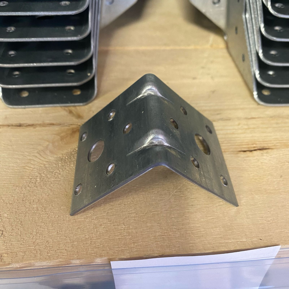 Крепежный уголок с двойным усилением 50х50х50х2 ОЦ.