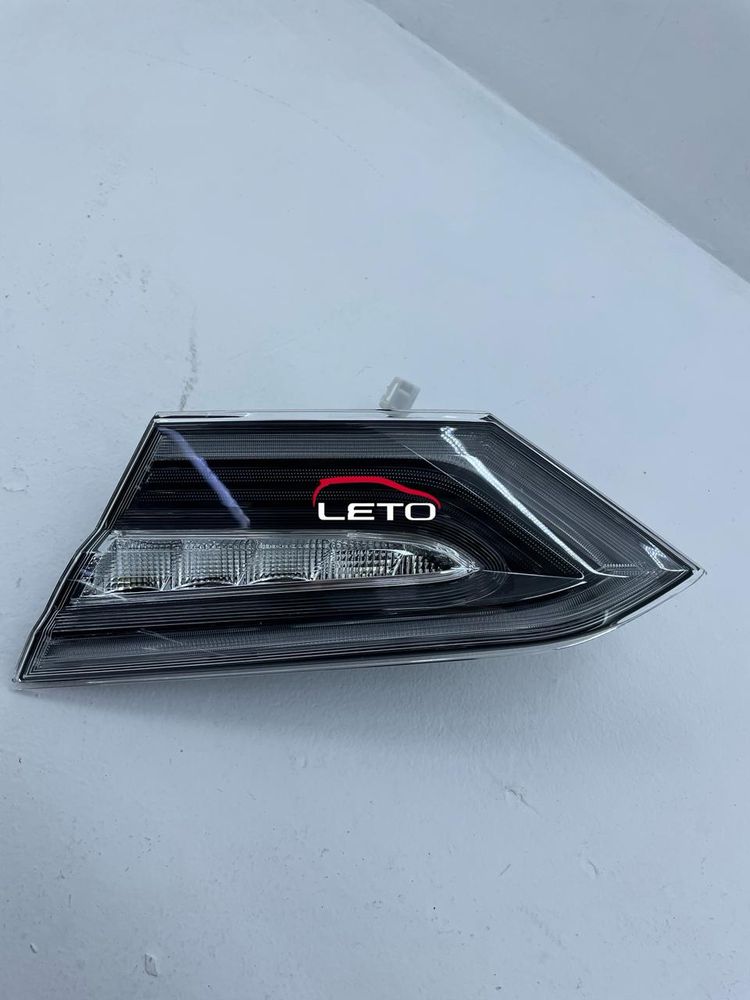 Фонарь крышки багажника правый 81580-WY030 81580WY030 Фонарь крышки багажника правый 81580-WY030 81580WY030