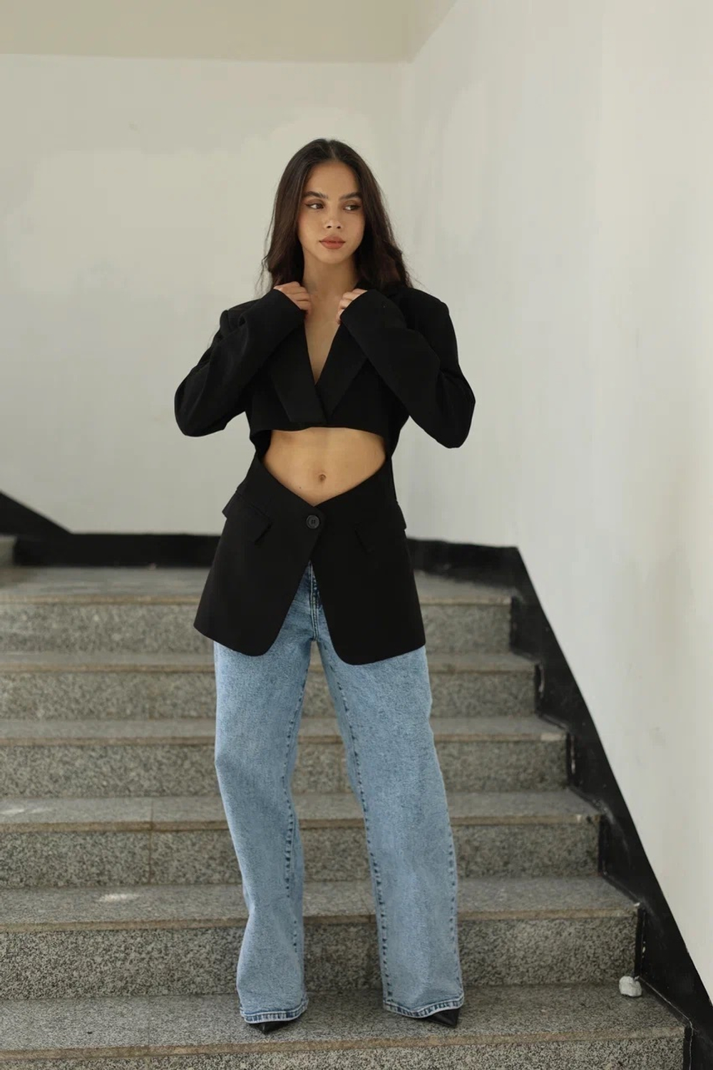 жакет с вырезами на талии