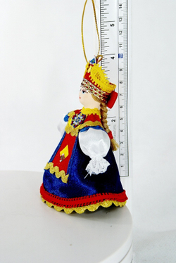 Кукла-подвеска в русском костюме