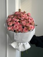 Букет из нежных, кустовых пионовидных роз