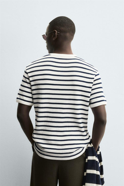 ZARA ФУТБОЛКА ИЗ РЕЛЬЕФНОЙ ТКАНИ ВАФЕЛЬНОГО ПЕРЕПЛЕТЕНИЯ, ЭКРЮ/ТЕМНО-СИНИЙ