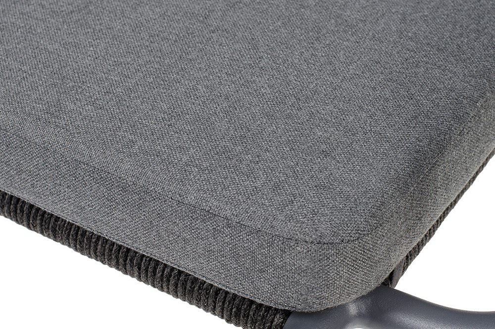 "Нуар" стул плетеный из роупа, каркас алюминий темно-серый (RAL7024) муар, роуп темно-серый круглый, ткань темно-серая 027