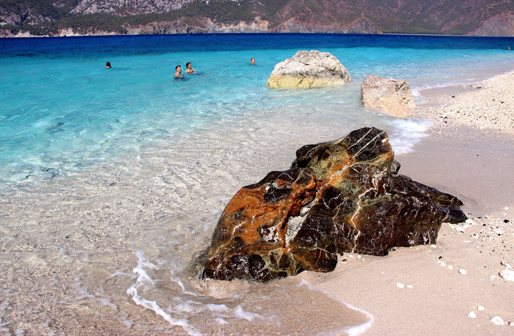 Закат на яхте на острове Сулу Ада