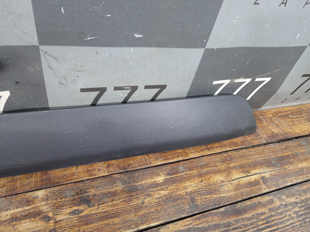 Накладка крышки багажника нижняя Toyota RAV4 V (XA50) 18-нв Б/У Оригинал 768020R070