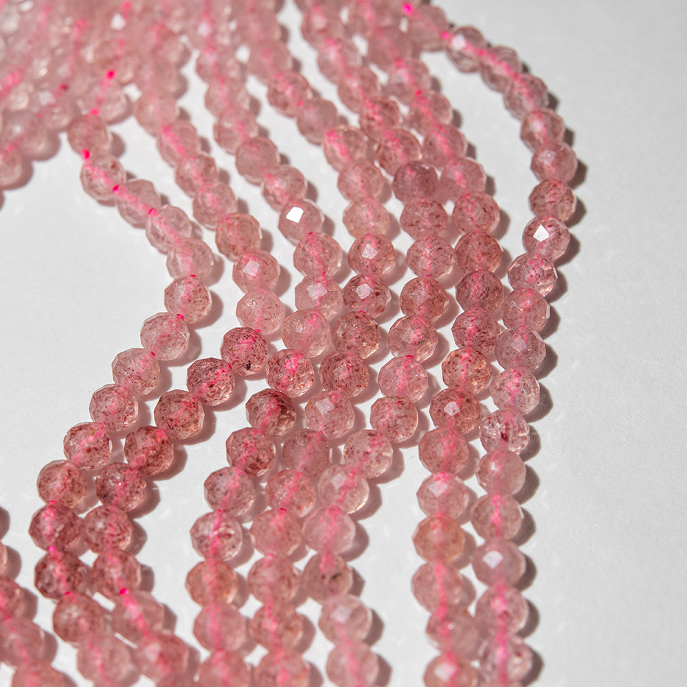 Клубничный кварц натуральный, 4,5мм, шар, микроогранка