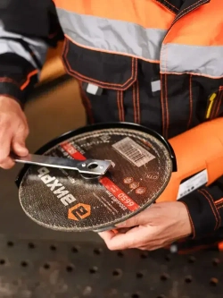 Болгарка УШМ-230/2300 Вихрь 2300 Вт, 230мм, 6000 об/ мин, болгарка 230мм