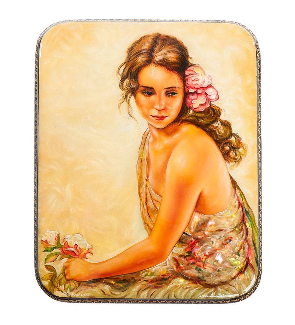 Народные промыслы ШК-35/18 Шкатулка «Девушка с цветком» исп. Зимин А.