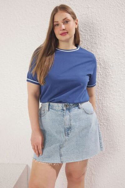 Индиго Базовая футболка больших размеров с деталями TBBSS25BF00050