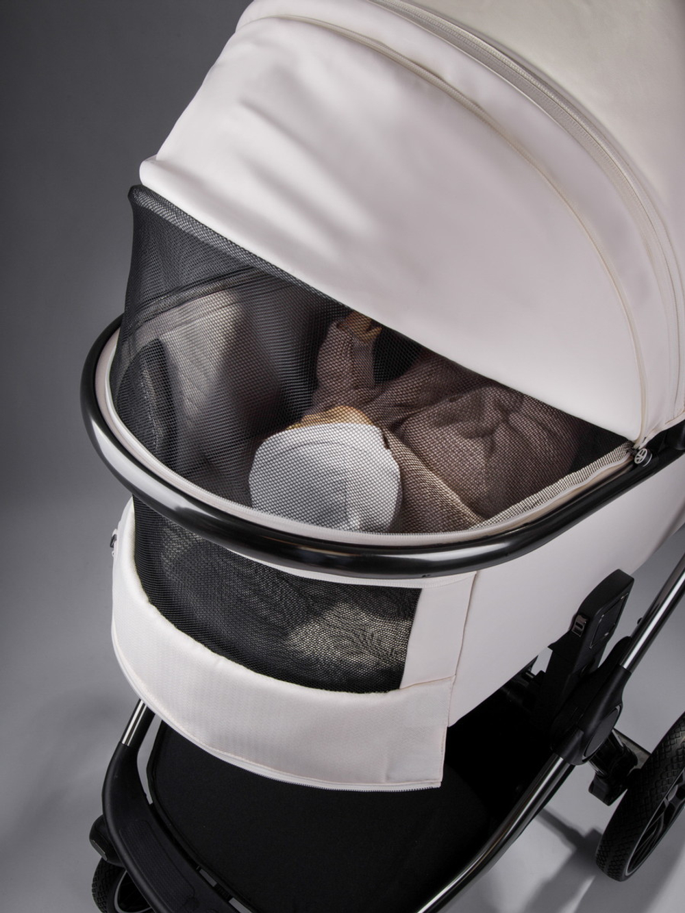 Детская коляска AmaroBaby Motus Premium Ecco 3 в 1 молочный