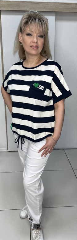 Блузон из хлопка в сине-белую полоску с булавкой