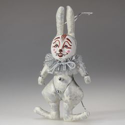 Ёлочная игрушка Кролик с двойным воротником
