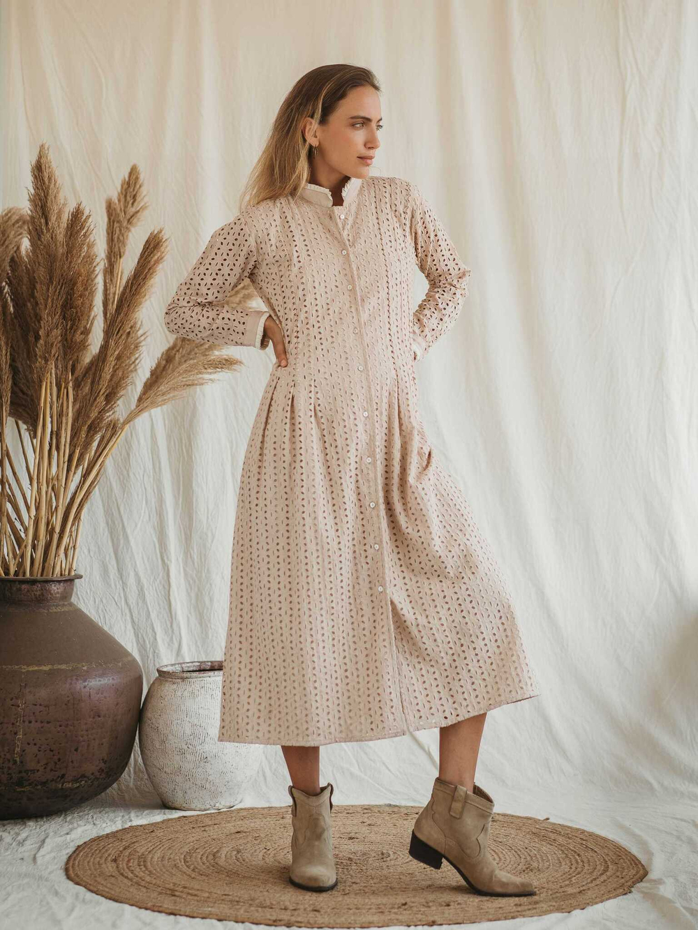 Платье миди из прошвы (бежевое)