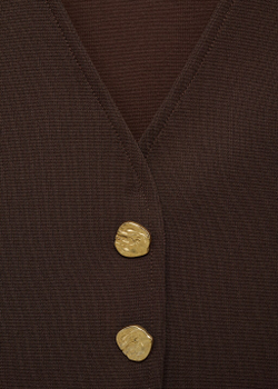 Жилет с декоративными пуговицами