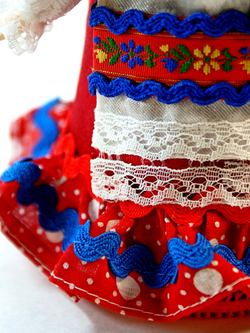 Кукла коллекционная девушка в белорусском костюме