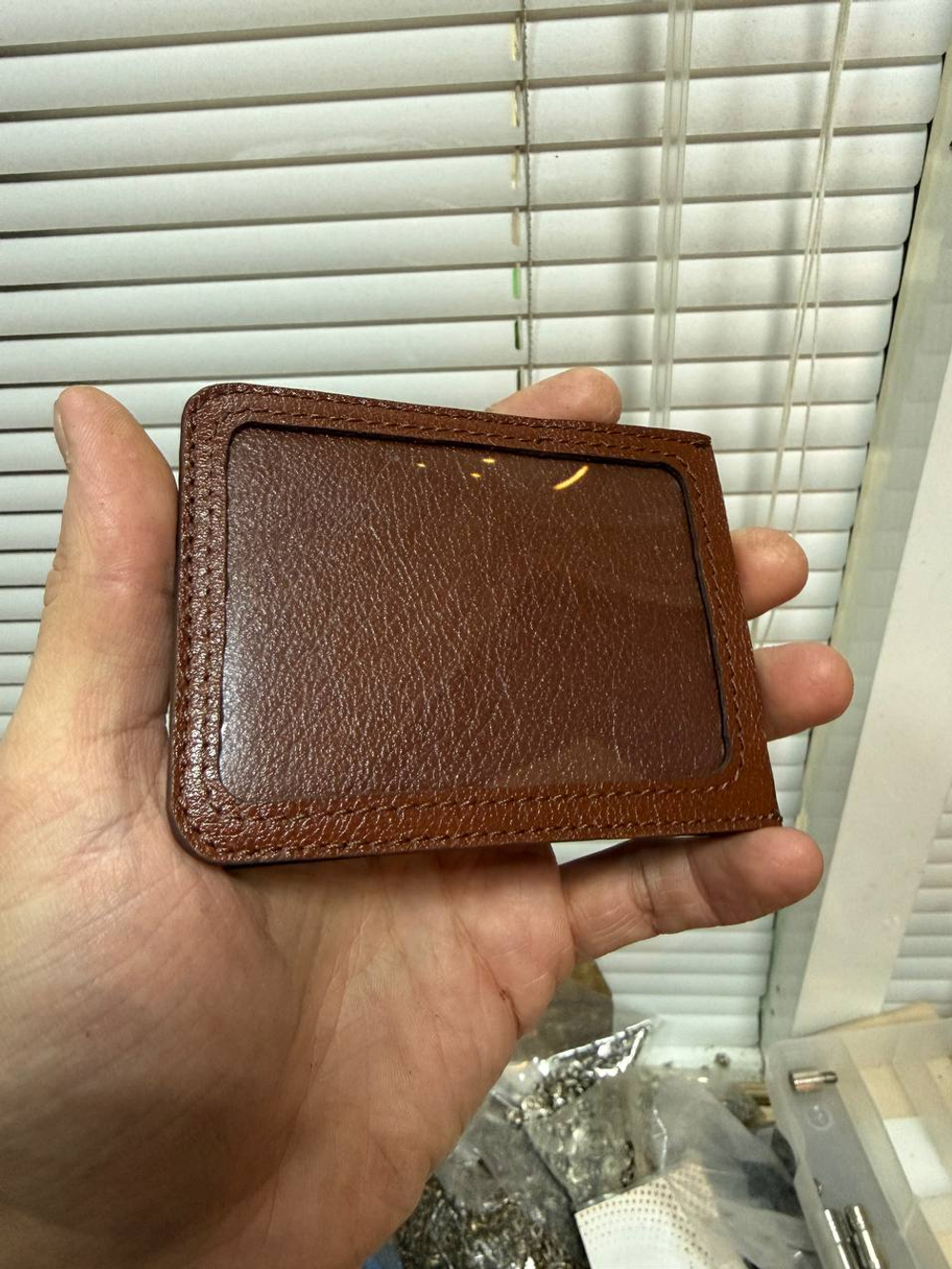 Обложка для удостоверения. Цвет: темно-коричневый (лама)