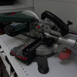 Торцовочная пила с протяжкой Metabo kgs 216m