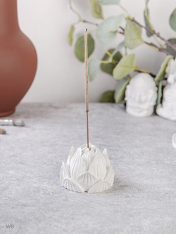 Статуэтка Богиня Лакшми и бутон для благовоний на подносе