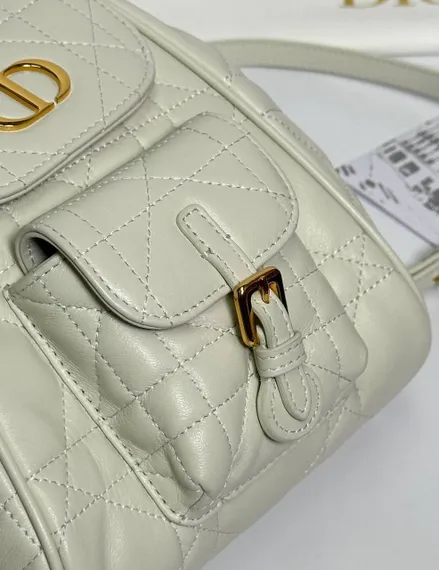 Рюкзак Dior Caro белый, модель среднего формата
