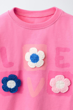 ZARA ФУТБОЛКА С ВЯЗАНЫМИ ЦВЕТАМИ КРЮЧКОМ, ЯРКО-РОЗОВЫЙ