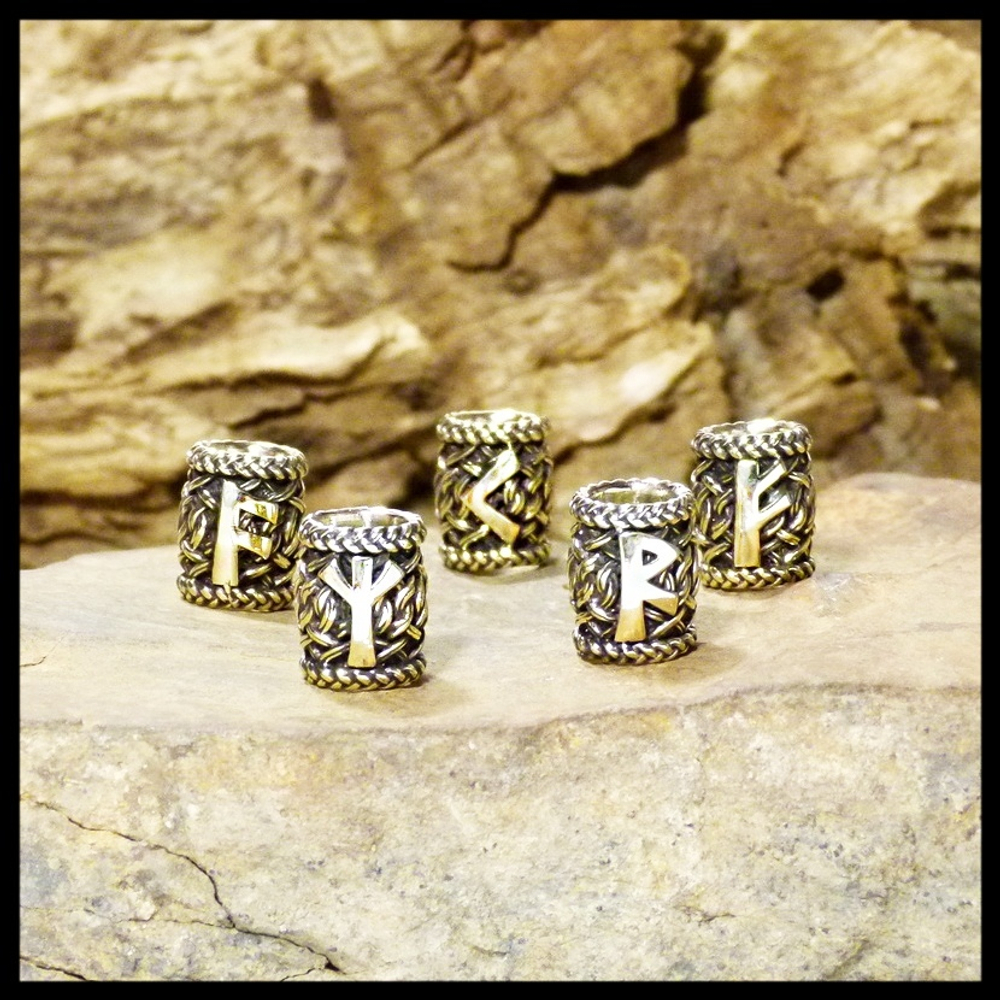 Бусина "Руна Райдо . Старший футарк" для темляков или браслетов