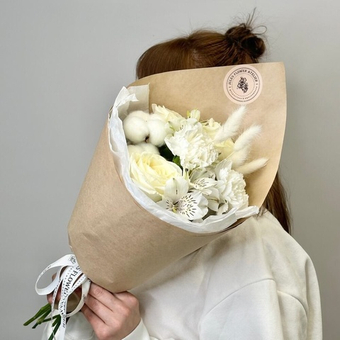 Ваниль с белыми розами ,хлопком и альстромериями