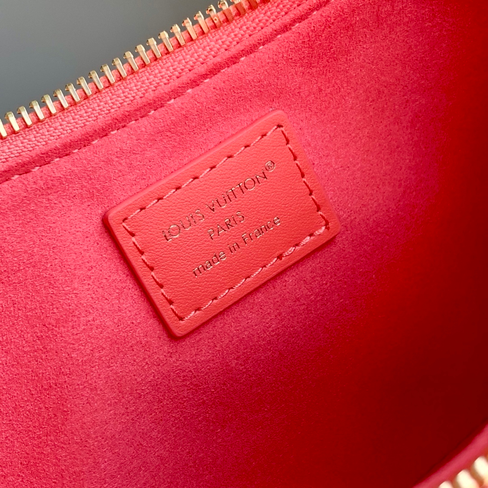 Louis Vuitton Pochette LV Bloom