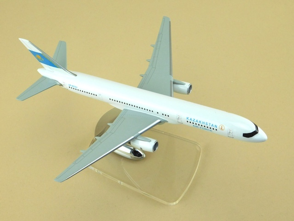Модель самолета Boeing 757-200 (М1:200, KAZAKHSTAN)