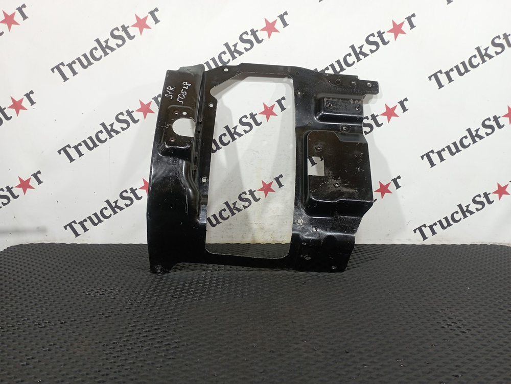 Кронштейн фары правой