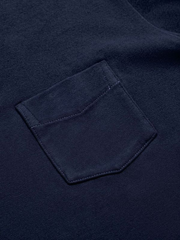 Футболка с карманом темно-синяя - фото 3