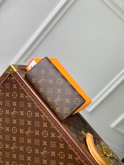 Louis Vuitton Emilie Wallet