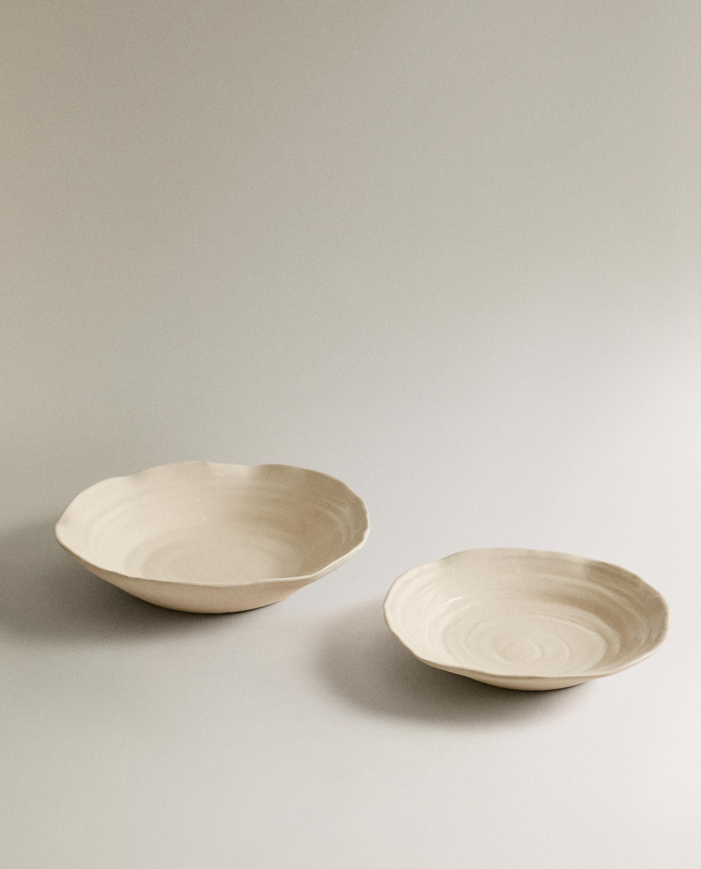 Zara Home Поднос из керамики, цвет кремовый, 31 см