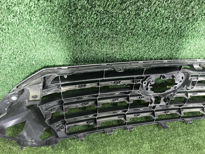 Решетка радиатора Toyota Land Cruiser 200 (2015-2021)