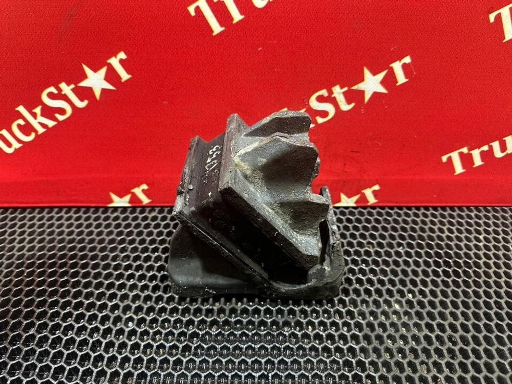 Подушка двигателя передняя