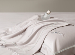 КПБ евро "Монохром", цв. св-серый (с шёлком) под:200х230см, пр:245х250, нав:48х74см (2шт)