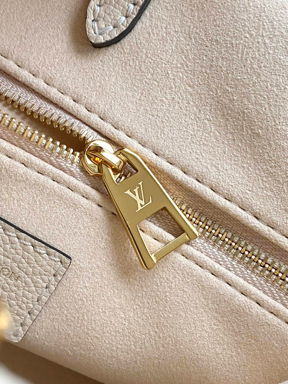 Louis Vuitton Onthego PM