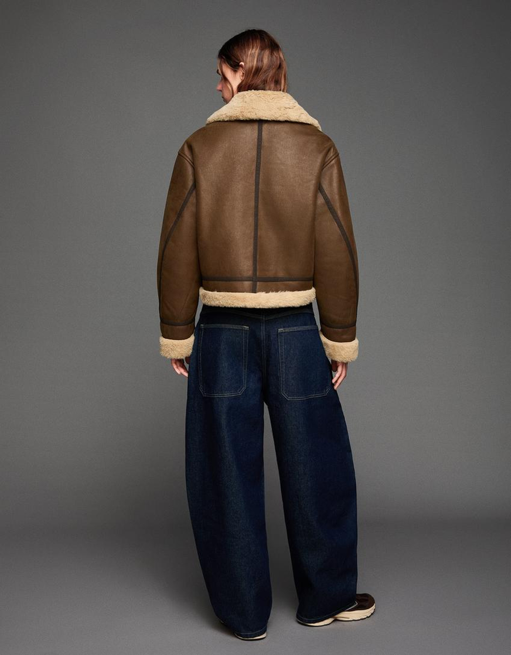 BERSHKA Куртка-дублена, коричневый