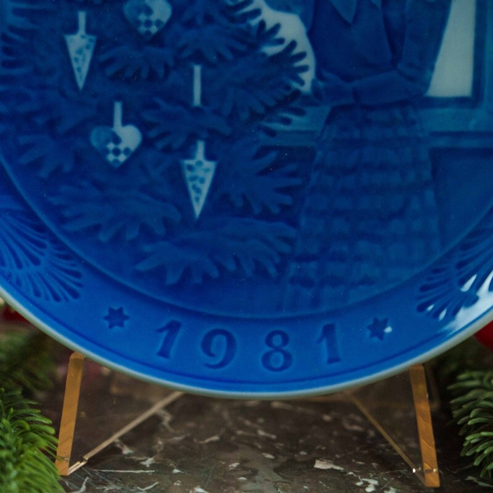 Коллекционная фарфоровая тарелка из рождественской серии