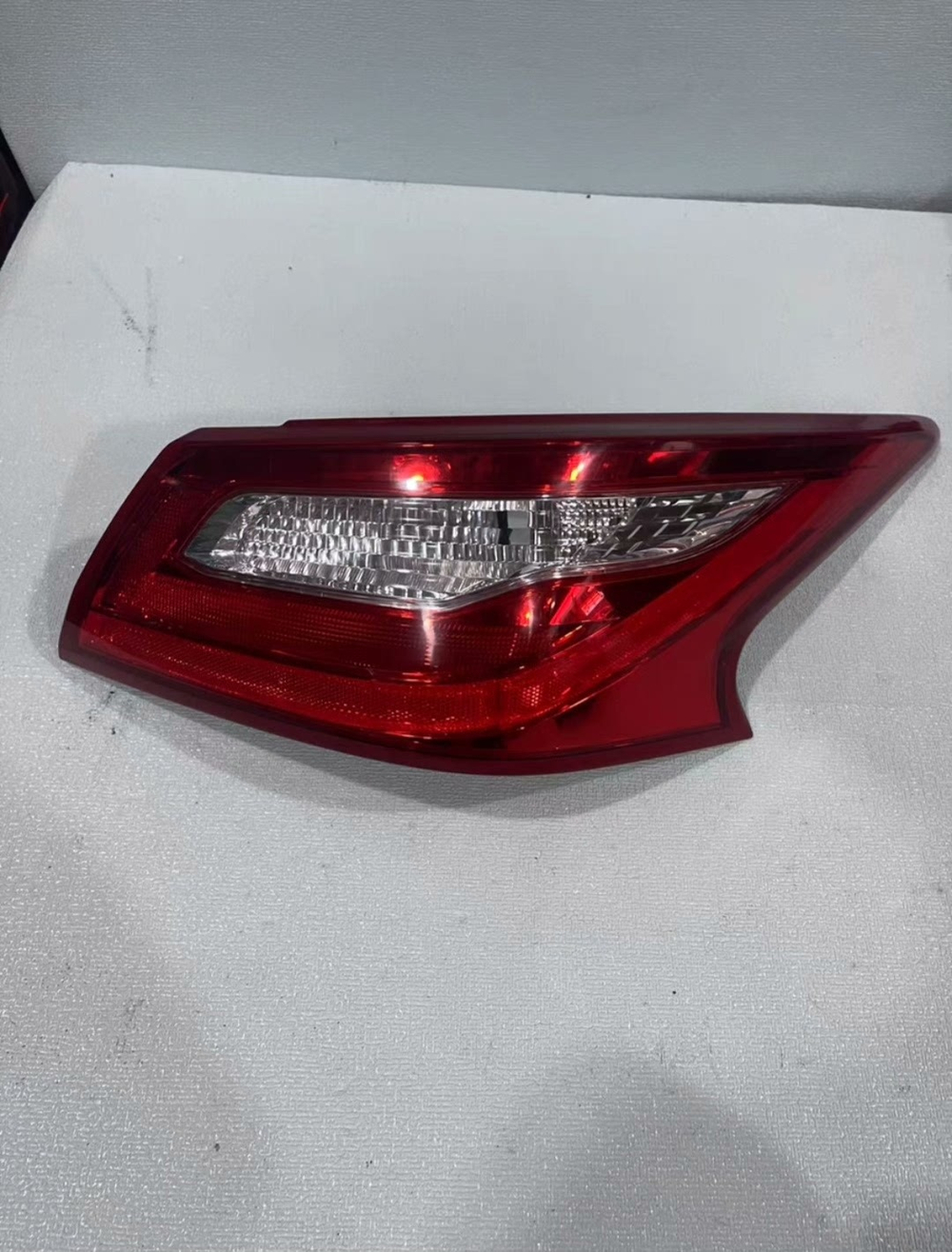 Оригинальный задний фонарь Nissan Teana в сборе