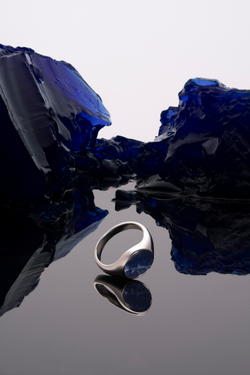 SUMEI SERENE SIGNET RING