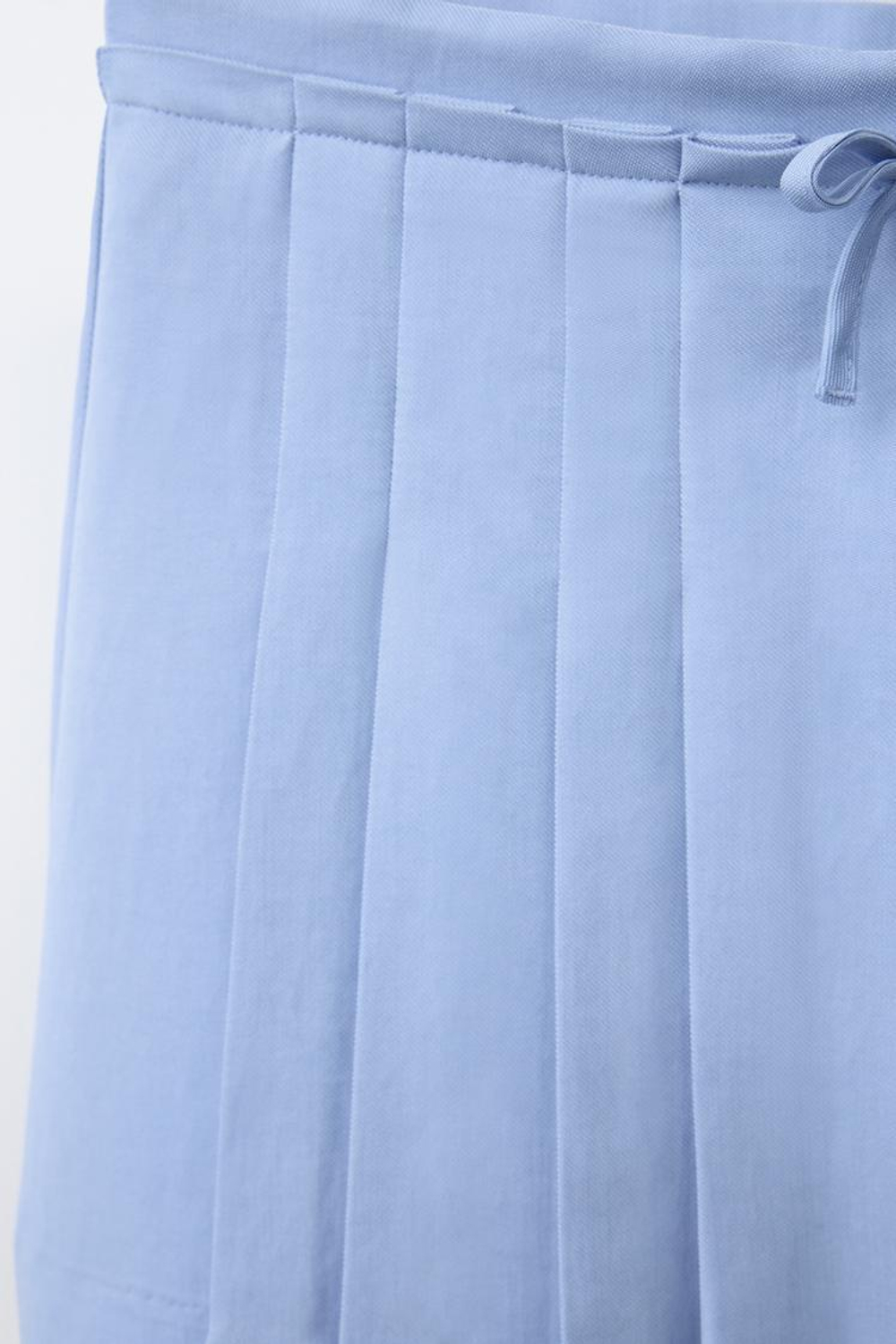 ZARA ЮБКА СТРУЯЩЕГОСЯ КРОЯ В СКЛАДКУ, СИНИЙ