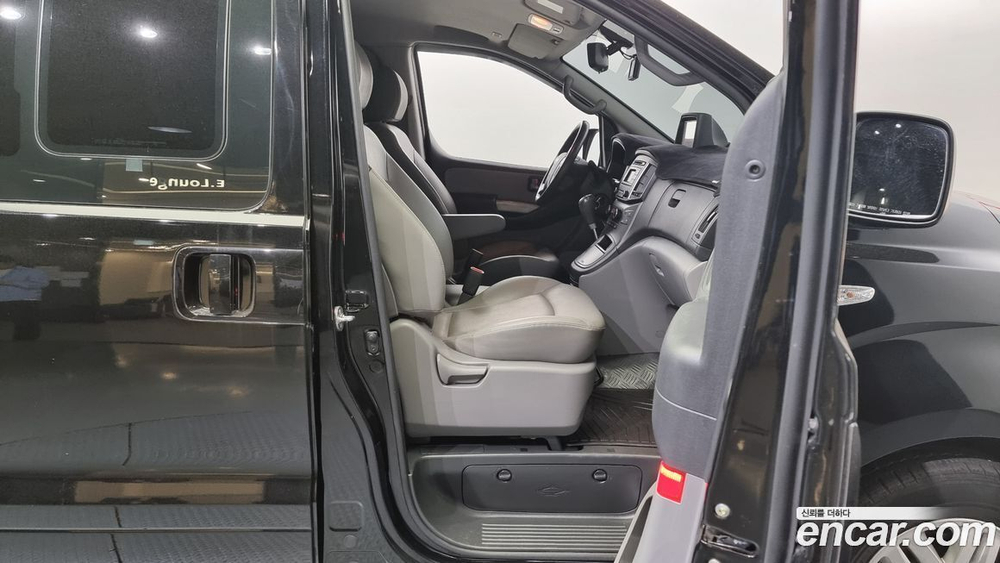 Hyundai The New Grand Starex Van 5-и местный (09.2020)