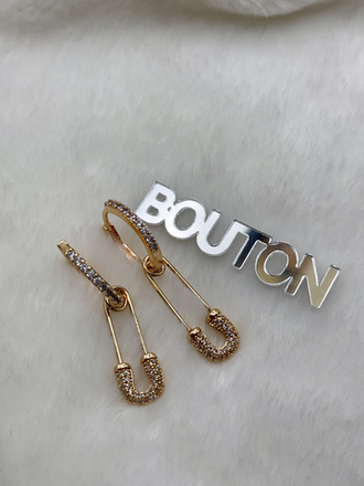 Серьги кольца золотистые с подвесками "Булавки" со стразами