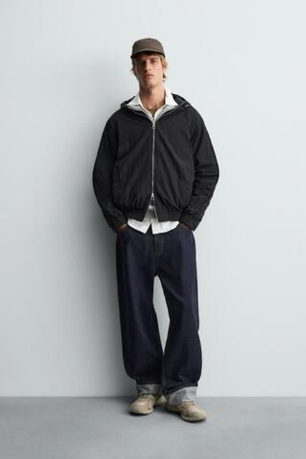 ZARA ЛЕГКАЯ НЕПРОМОКАЕМАЯ КУРТКА ИЗ ВЫСОКОТЕХНОЛОГИЧНОЙ ТКАНИ, ЧЕРНЫЙ