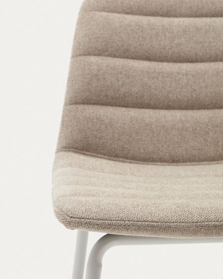 Полубарный стул Zunilda из синели бежевого цвета и стали с матовой белой отделкой Испания