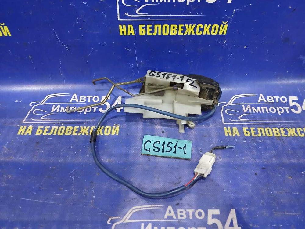 Замок двери передней левой TOYOTA CROWN 1997