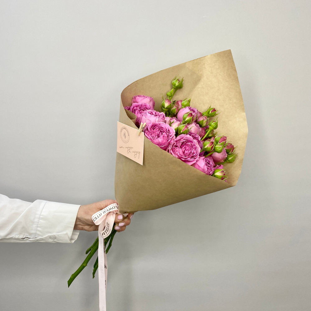 Букет из пионовидных кустовых роз Мисти Баблз 5шт